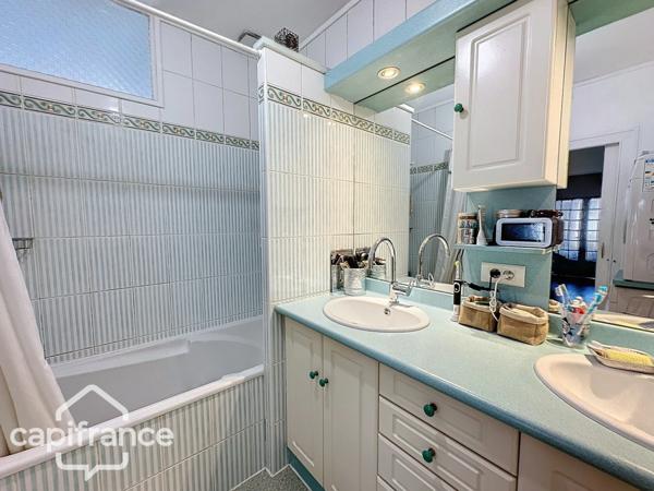 Dpt Deux Sèvres (79), à vendre THOUARS maison P6 de 168 m² - Terrain de 345,00 m²