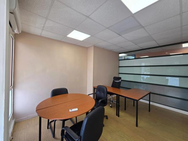 Bureau/local de 14 m², lumineux – Idéalement situé à Jarry