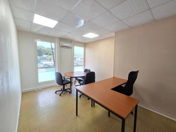 Bureau/local de 14 m², lumineux – Idéalement situé à Jarry