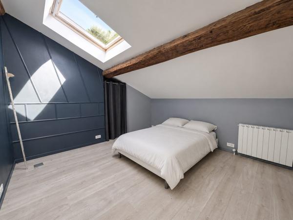 Maison de ferme rénovée avec piscine et dépendances