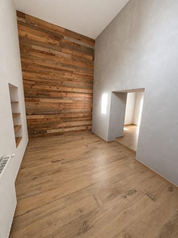 Maison de ferme rénovée avec piscine et dépendances