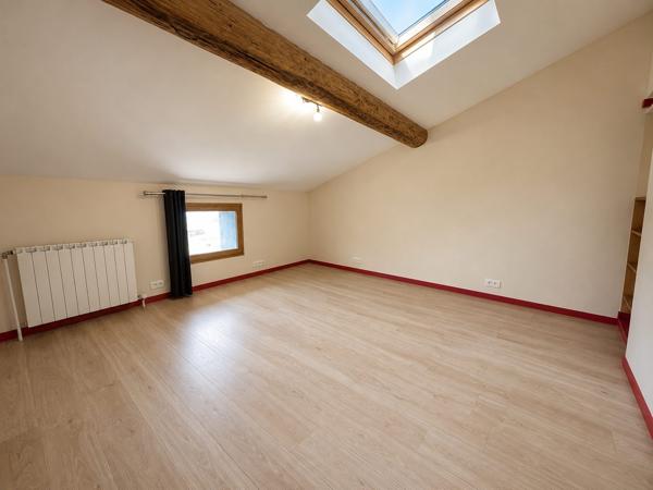Maison de ferme rénovée avec piscine et dépendances
