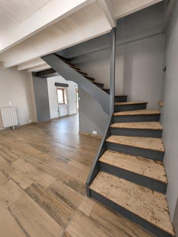 Maison de ferme rénovée avec piscine et dépendances