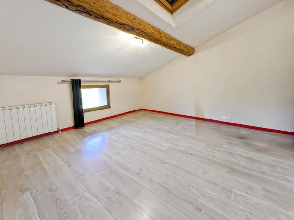 Maison de ferme rénovée avec piscine et dépendances