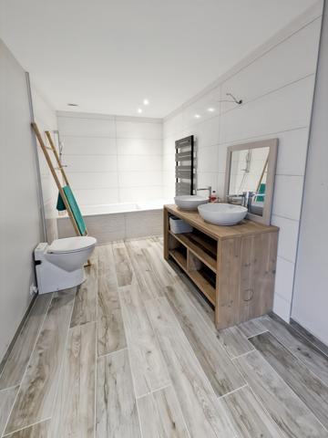 Maison de ferme rénovée avec piscine et dépendances