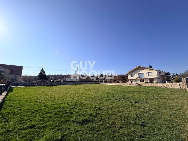 Terrain constructible de 1035 m2 - montrapon