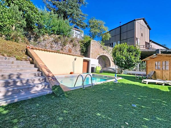 À vendre – Propriété de charme avec piscine, vue dégagée et terrain – Graissessac (34260) Maison 10 pièces – 230 m² habitables – Terrain de 3 000 m² env. – Revenus locatifs saisonniers : 30 000 €/an