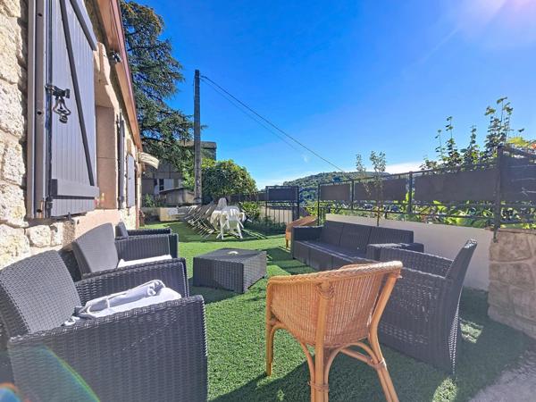 À vendre – Propriété de charme avec piscine, vue dégagée et terrain – Graissessac (34260) Maison 10 pièces – 230 m² habitables – Terrain de 3 000 m² env. – Revenus locatifs saisonniers : 30 000 €/an