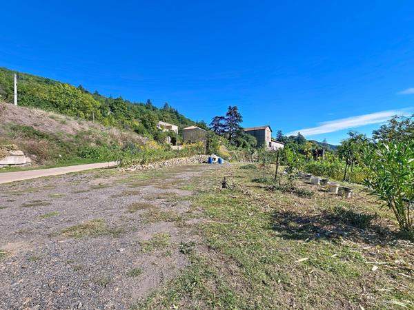 À vendre – Propriété de charme avec piscine, vue dégagée et terrain – Graissessac (34260) Maison 10 pièces – 230 m² habitables – Terrain de 3 000 m² env. – Revenus locatifs saisonniers : 30 000 €/an