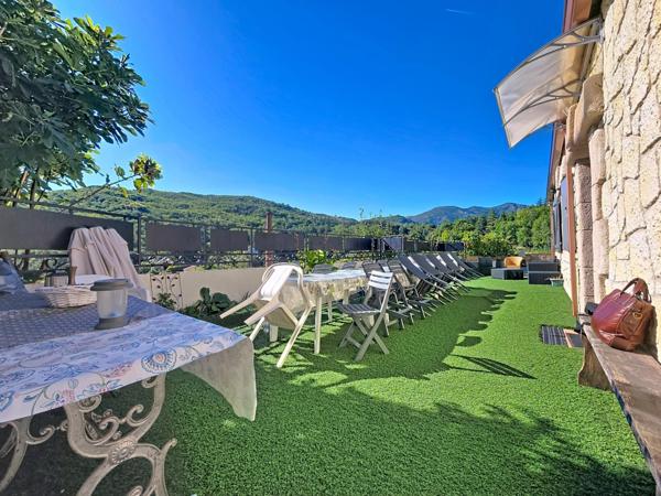 À vendre – Propriété de charme avec piscine, vue dégagée et terrain – Graissessac (34260) Maison 10 pièces – 230 m² habitables – Terrain de 3 000 m² env. – Revenus locatifs saisonniers : 30 000 €/an