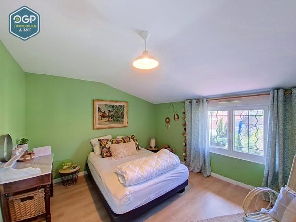 Maison de caractère rénovée – 198 m², 4 chambres, bureau, jardin et piscine