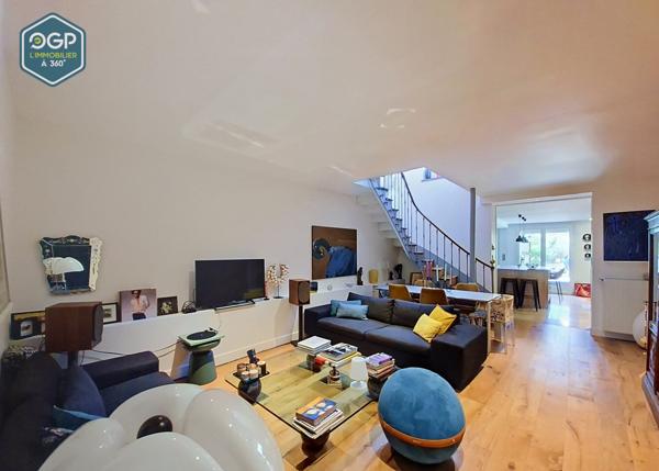 Maison de caractère rénovée – 198 m², 4 chambres, bureau, jardin et piscine