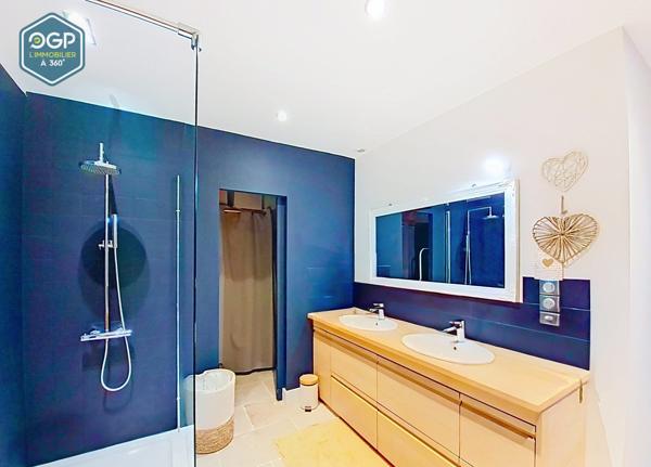 Maison de caractère rénovée – 198 m², 4 chambres, bureau, jardin et piscine