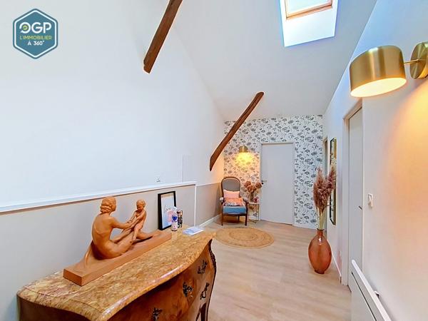 Maison de caractère rénovée – 198 m², 4 chambres, bureau, jardin et piscine