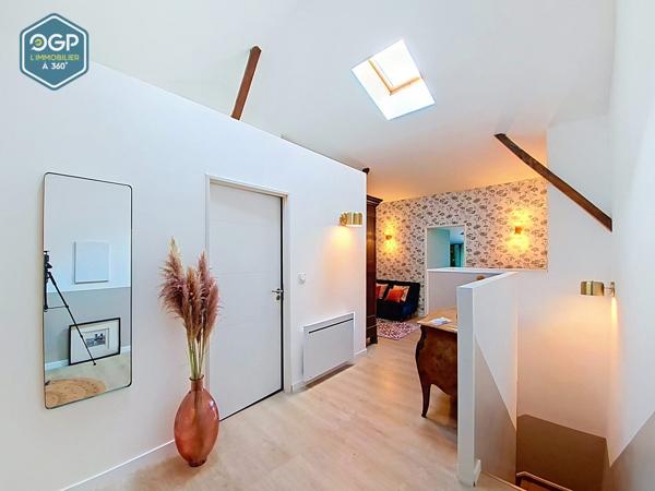 Maison de caractère rénovée – 198 m², 4 chambres, bureau, jardin et piscine