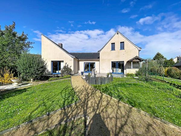 Maison Angers 10 pièce(s) 239 m2
