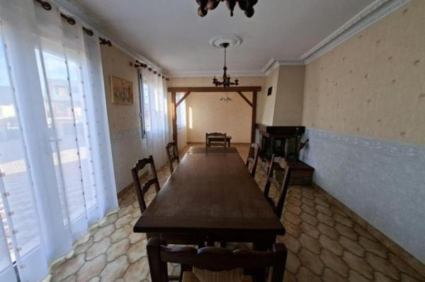 Vente - Maison 4 pièces 95 m 2 SABLE SUR SARTHE (72300)