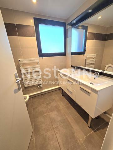 Quartier BAGATELLE  Très beau T5  standing TRIPLEX de 122.6m²  jardin et 2 terrasses , 2 garages , une cave