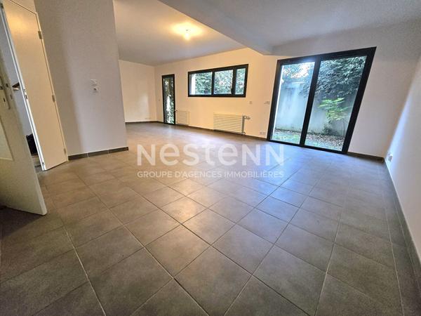 Quartier BAGATELLE  Très beau T5  standing TRIPLEX de 122.6m²  jardin et 2 terrasses , 2 garages , une cave