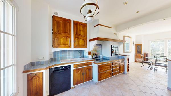 ANTONY - Quartier calme et recherché - Maison familiale 6 pièces - 200 m² - Terrain 566 m² - Sous-sol total - Jardin