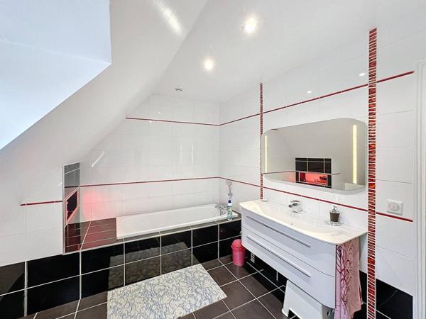 Maison Roissy En Brie 6 pièce(s) 118 m2