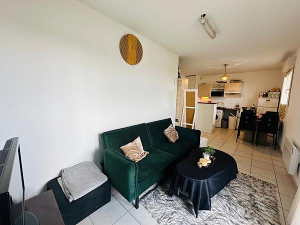 APPARTEMENT UNE CHAMBRE AVEC 2 PLACES DE PARKING ET BALCON