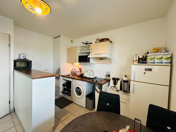 APPARTEMENT UNE CHAMBRE AVEC 2 PLACES DE PARKING ET BALCON