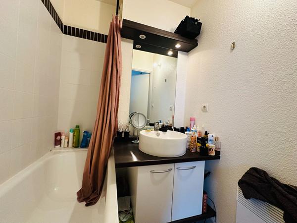 APPARTEMENT UNE CHAMBRE AVEC 2 PLACES DE PARKING ET BALCON