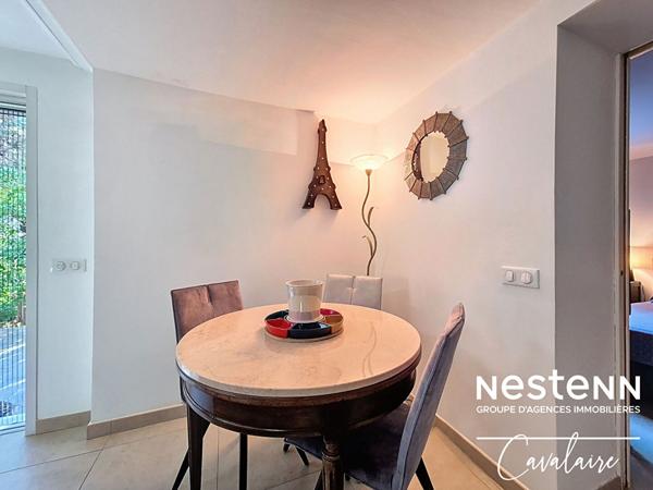 Appartement bas de villa d'environ 78 m² proche plages, avec jardin, terrasses et piscine