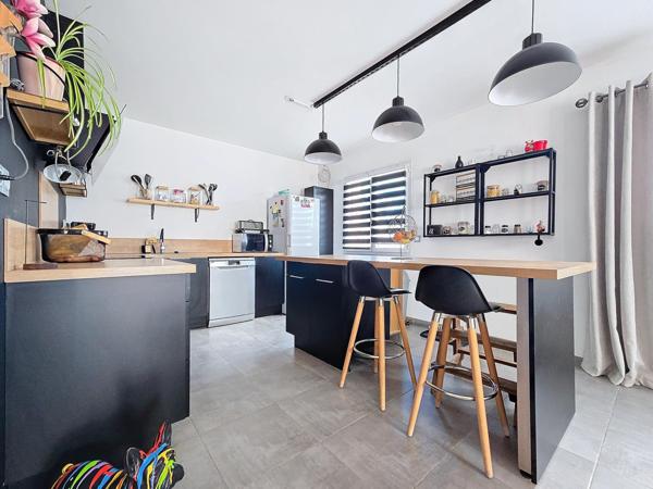 Superbe villa de plain pied avec piscine et garage