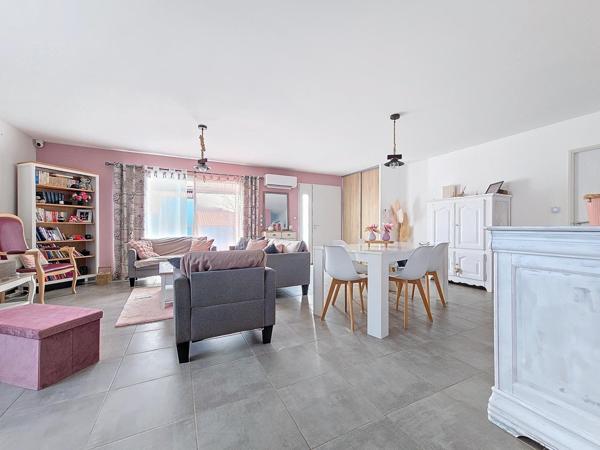 Superbe villa de plain pied avec piscine et garage