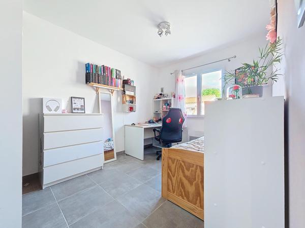 Superbe villa de plain pied avec piscine et garage