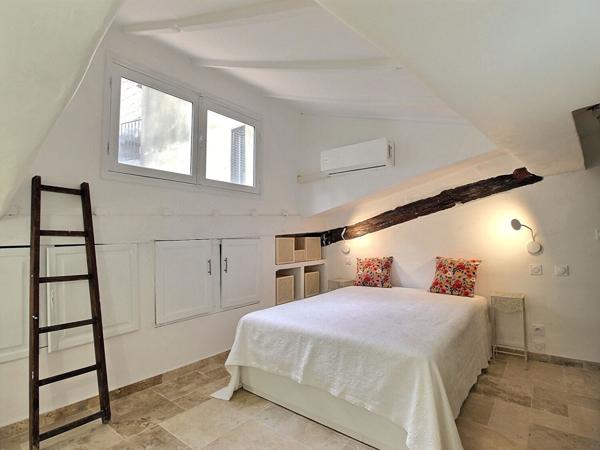 Superbe Appartement T2 en DUPLEX totalement rénové à Deux pas du Palais des Papes