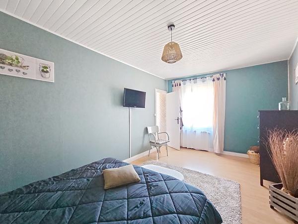 EXCLUSIVITE Maison comprenant deux appartements  centre saint maurice de Lignon avec Garage