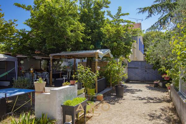 PUIMOISSON - MAISON DE VILLE - RÉNOVÉE - T8 - DEUX APPARTEMENTS - 168 m² - PISCINE - TERRAIN 1 260 m² -CONSTRUCTIBLE - TERRASSES - GARAGE - 355 000 