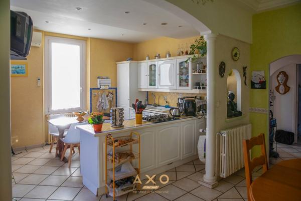 PUIMOISSON - MAISON DE VILLE - RÉNOVÉE - T8 - DEUX APPARTEMENTS - 168 m² - PISCINE - TERRAIN 1 260 m² -CONSTRUCTIBLE - TERRASSES - GARAGE - 355 000 