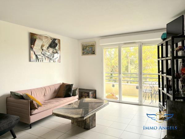 Appartement 3 pièces de 63 m2 avec 2 parkings et piscine