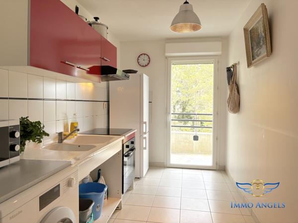 Appartement 3 pièces de 63 m2 avec 2 parkings et piscine