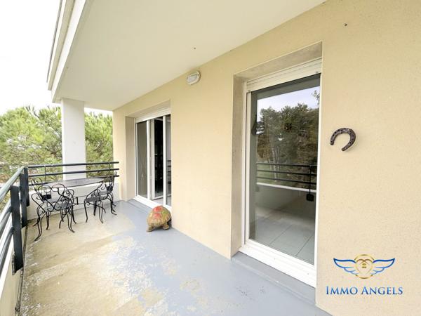 Appartement 3 pièces de 63 m2 avec 2 parkings et piscine