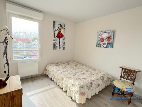 Appartement 3 pièces de 63 m2 avec 2 parkings et piscine