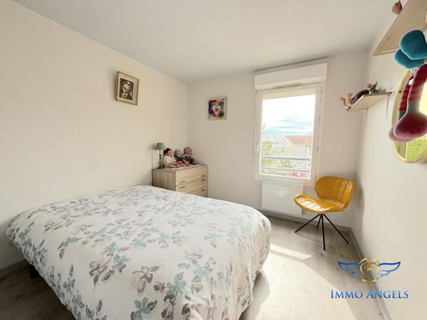 Appartement 3 pièces de 63 m2 avec 2 parkings et piscine