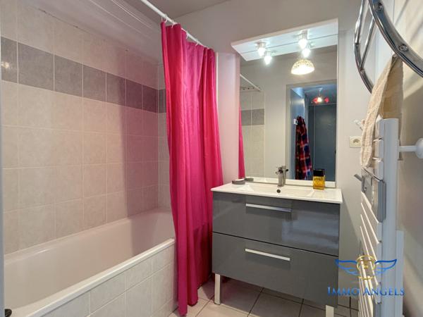 Appartement 3 pièces de 63 m2 avec 2 parkings et piscine