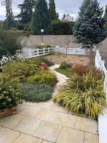 Maison à vendre à Courdemanche dans la Sarthe (72150), ref : 13816/1163   
Maison de santé