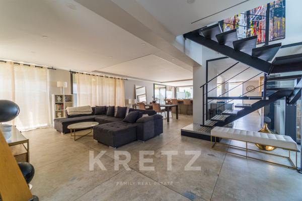 Exceptionnelle villa d'architecte en première ligne face à la mer