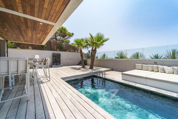 Exceptionnelle villa d'architecte en première ligne face à la mer