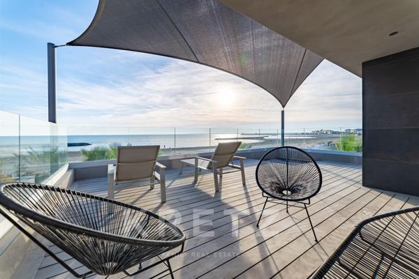 Exceptionnelle villa d'architecte en première ligne face à la mer