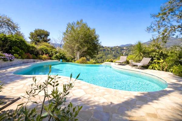 Villa rénovée Nice St Pancrace 7 pièces 216 m2 avec piscine