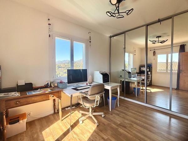 Villa rénovée Nice St Pancrace 7 pièces 216 m2 avec piscine