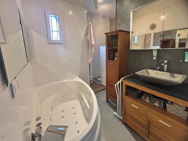 Villa rénovée Nice St Pancrace 7 pièces 216 m2 avec piscine