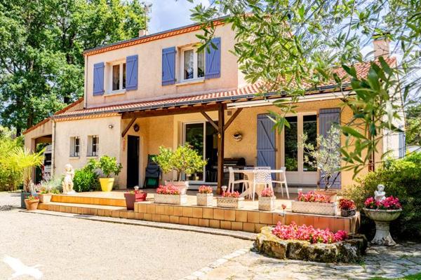 Maison à vendre 367 000 € La Chevrolière 5 p 100 m² DPE D